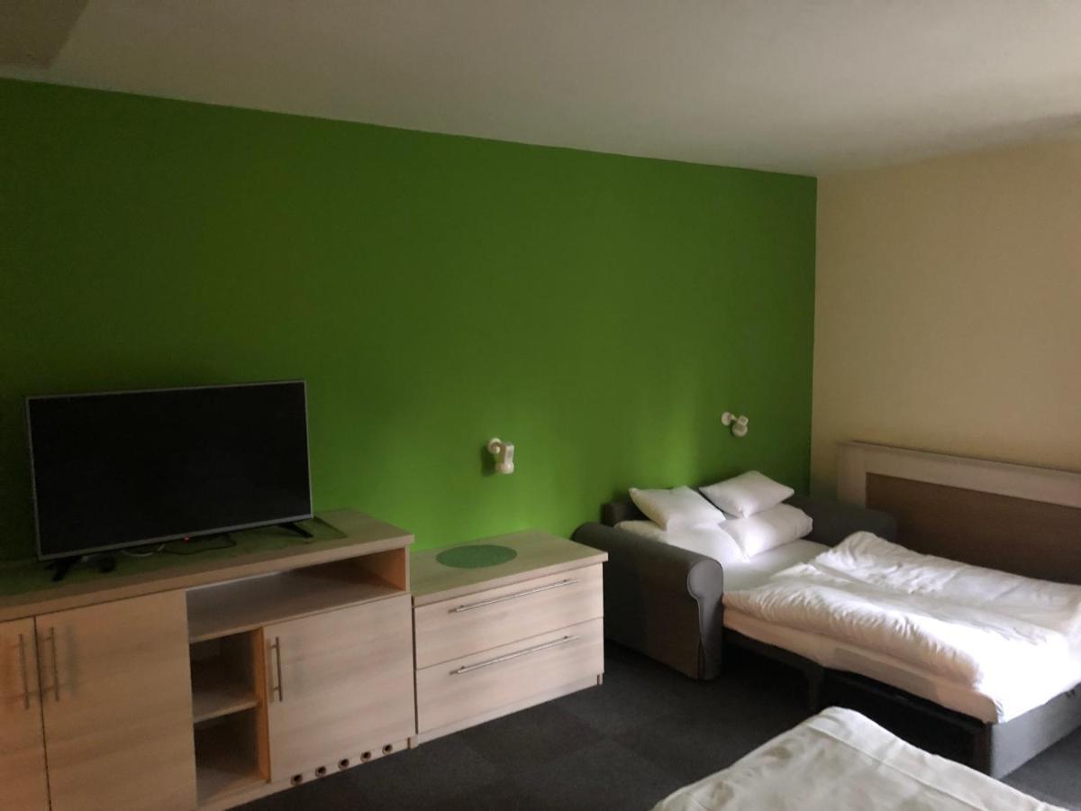 Grantek Ueduelohaz Hotel Balatonlelle Exterior photo